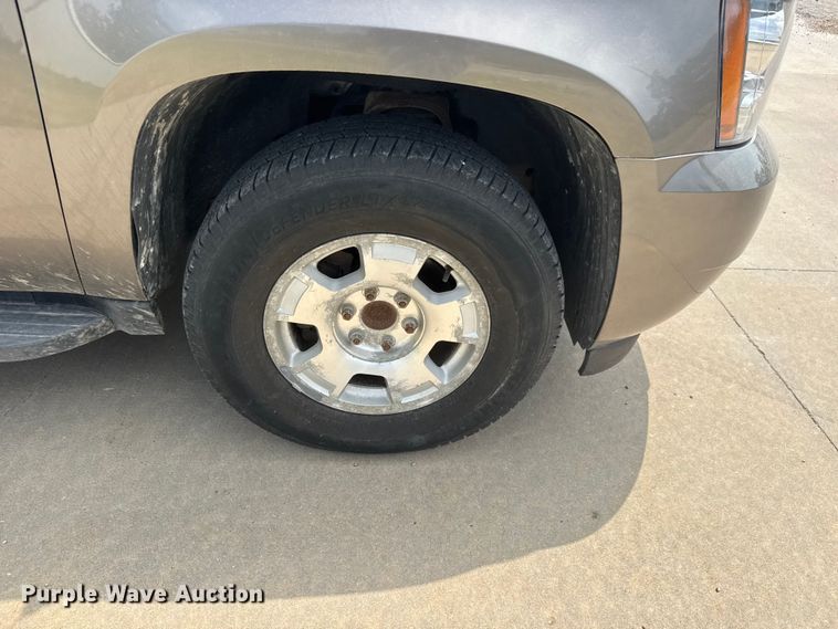 image for item NA9312 2011 Chevrolet Suburban SUV
