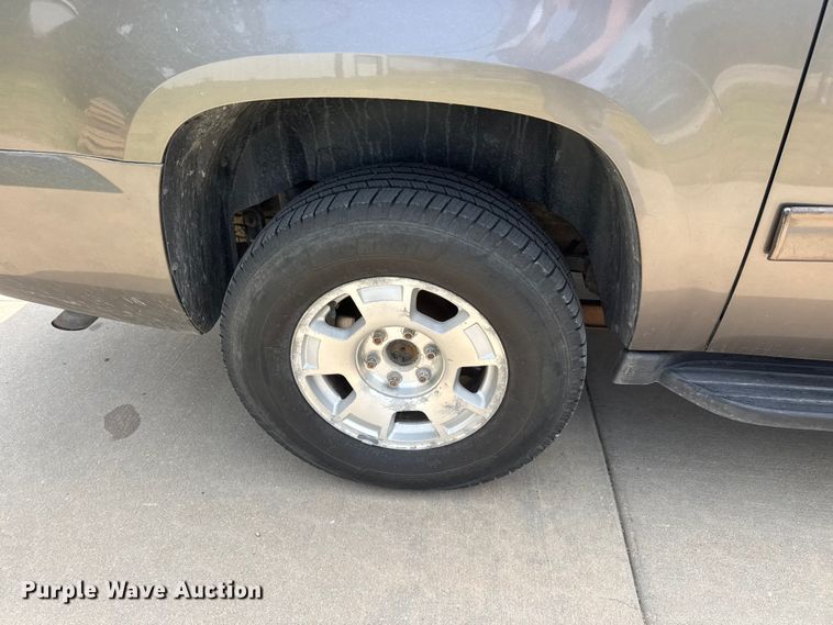 image for item NA9312 2011 Chevrolet Suburban SUV
