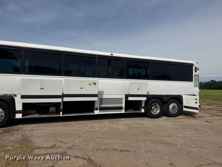 image for item NA9338 1995 Motor Coach Industries IM8 coach bus
