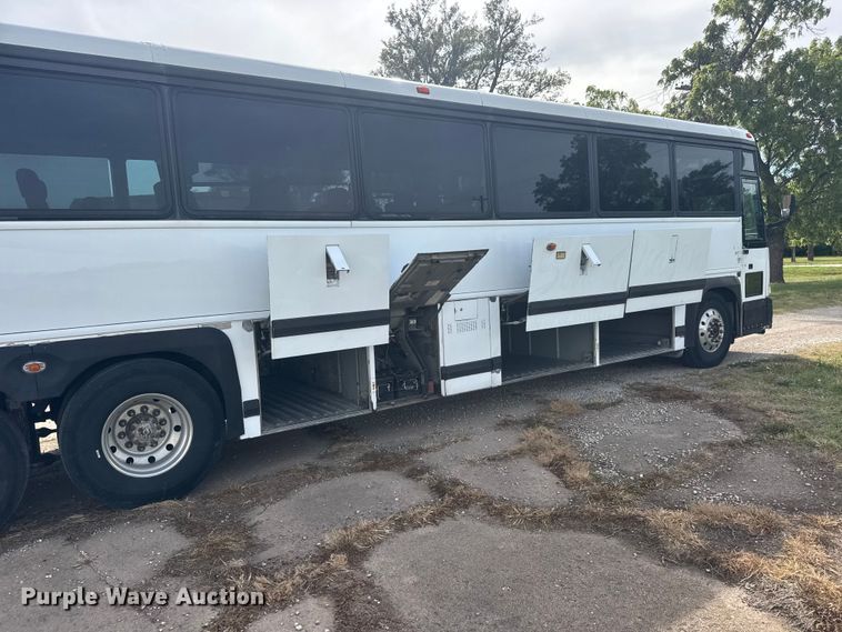 image for item NA9338 1995 Motor Coach Industries IM8 coach bus