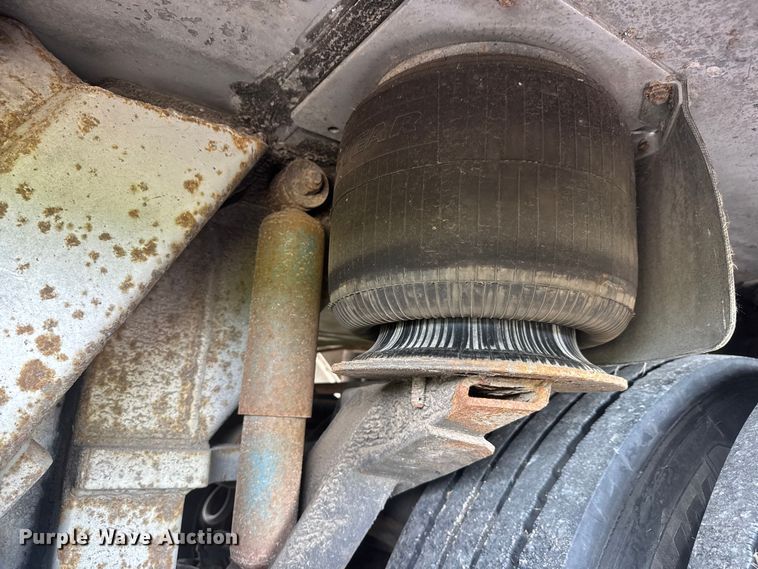 image for item NA9338 1995 Motor Coach Industries IM8 coach bus
