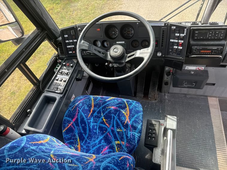 image for item NA9338 1995 Motor Coach Industries IM8 coach bus