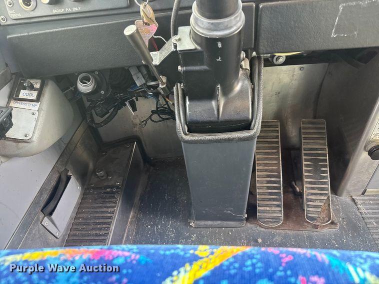 image for item NA9338 1995 Motor Coach Industries IM8 coach bus