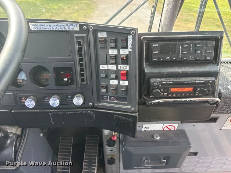 image for item NA9338 1995 Motor Coach Industries IM8 coach bus