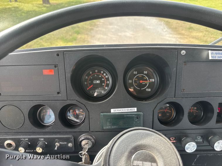 image for item NA9338 1995 Motor Coach Industries IM8 coach bus