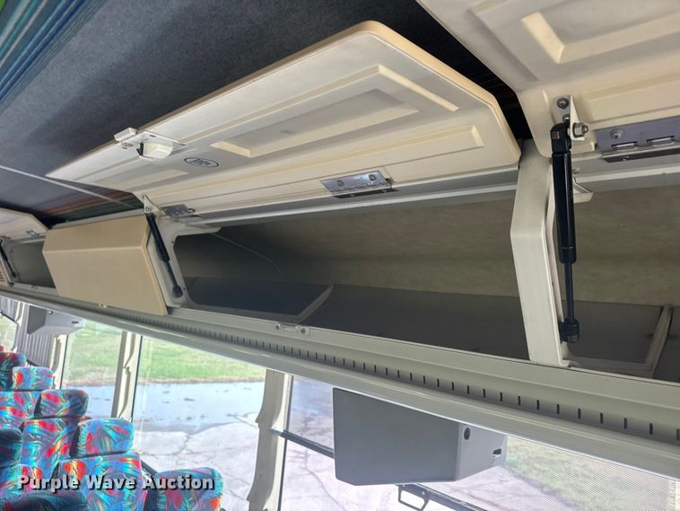 image for item NA9338 1995 Motor Coach Industries IM8 coach bus