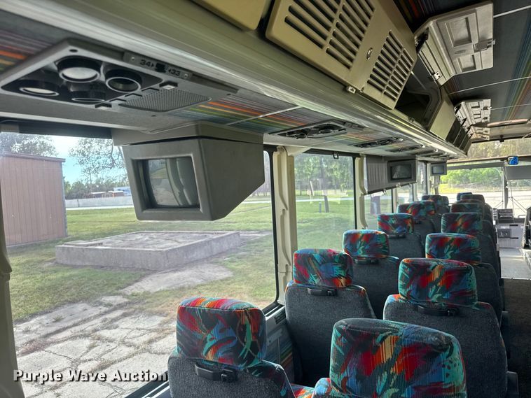 image for item NA9338 1995 Motor Coach Industries IM8 coach bus