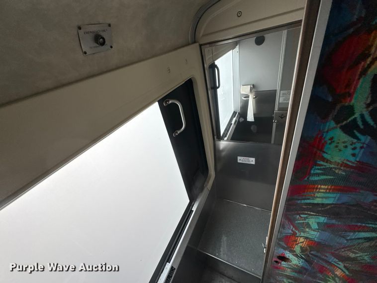 image for item NA9338 1995 Motor Coach Industries IM8 coach bus