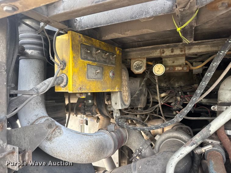 image for item NA9338 1995 Motor Coach Industries IM8 coach bus