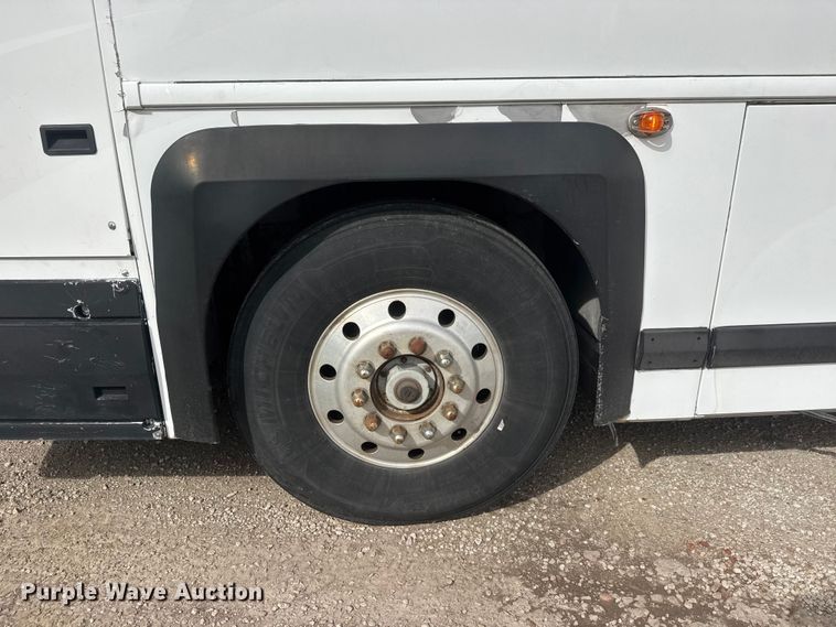 image for item NA9338 1995 Motor Coach Industries IM8 coach bus