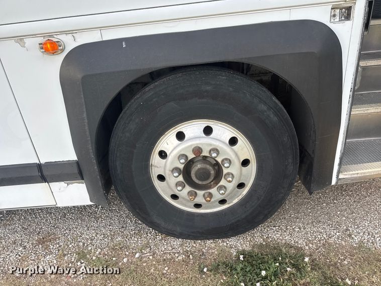 image for item NA9338 1995 Motor Coach Industries IM8 coach bus
