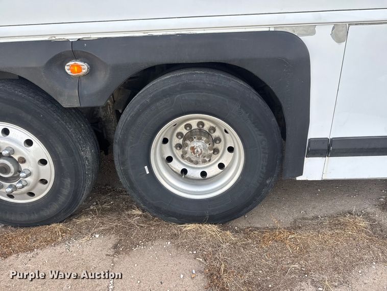 image for item NA9338 1995 Motor Coach Industries IM8 coach bus