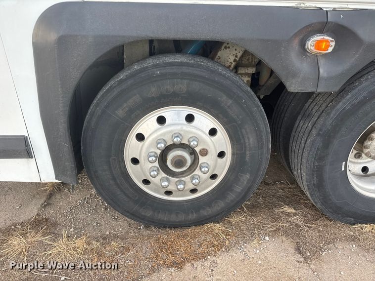 image for item NA9338 1995 Motor Coach Industries IM8 coach bus