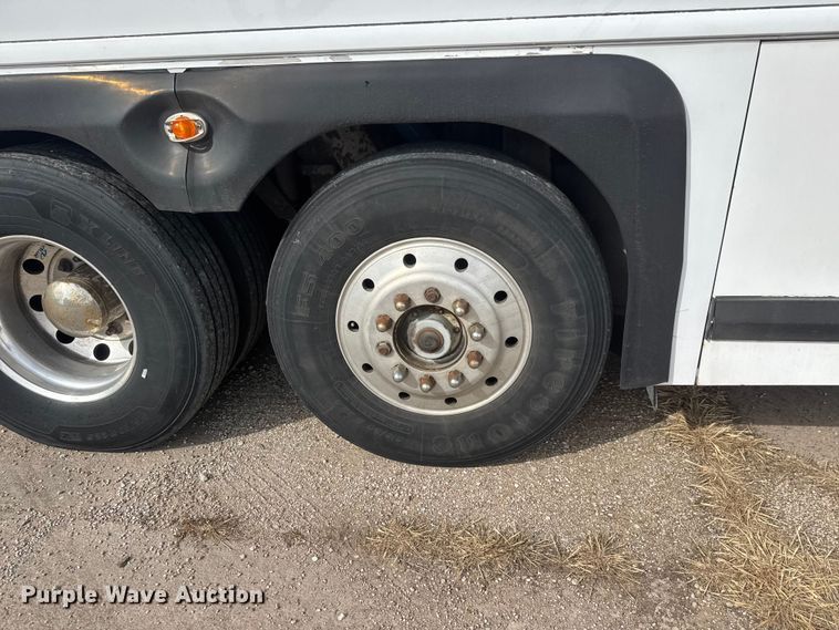 image for item NA9338 1995 Motor Coach Industries IM8 coach bus