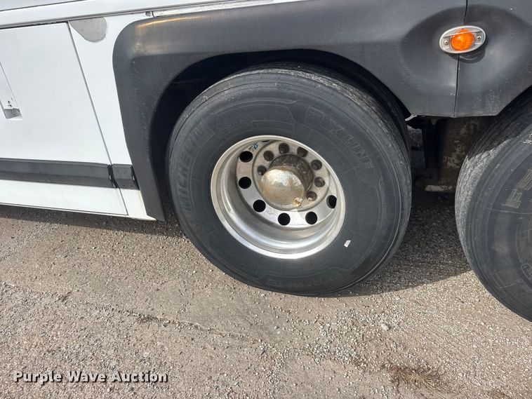 image for item NA9338 1995 Motor Coach Industries IM8 coach bus