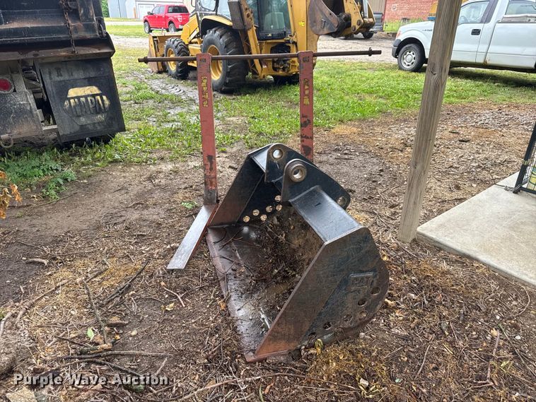 image for item NA9351 2004 Caterpillar 416D backhoe