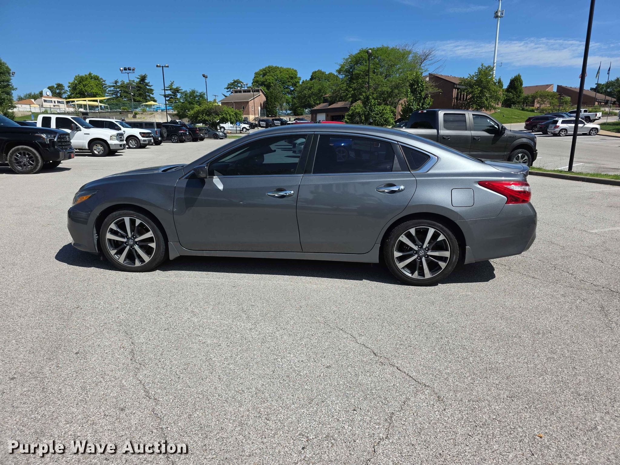 2016 Nissan Altima in Prairie Village, KS | Item FH6081 for sale