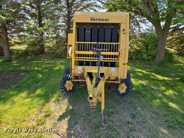 image for item DP8927 1988 Vermeer 504I round baler