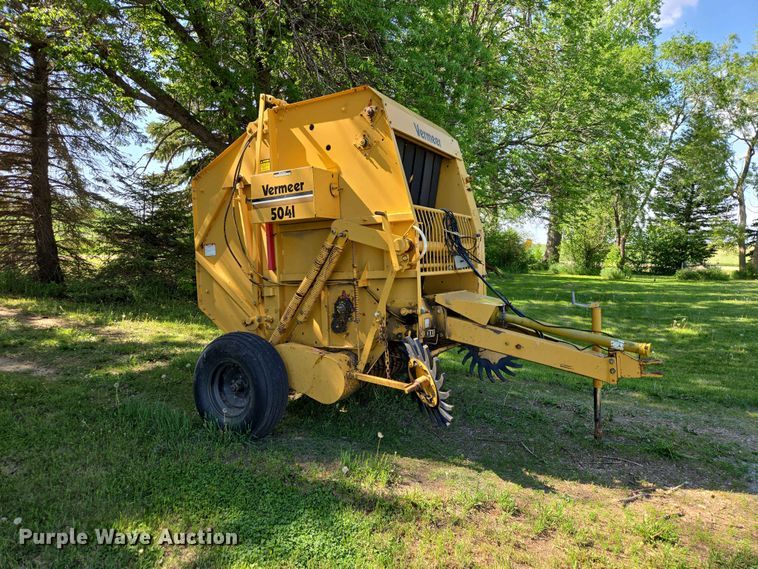 image for item DP8927 1988 Vermeer 504I round baler