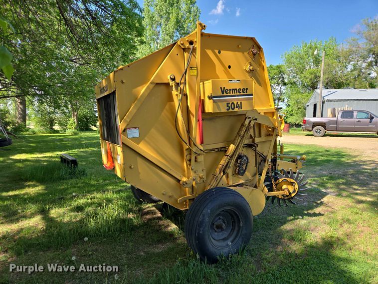 image for item DP8927 1988 Vermeer 504I round baler