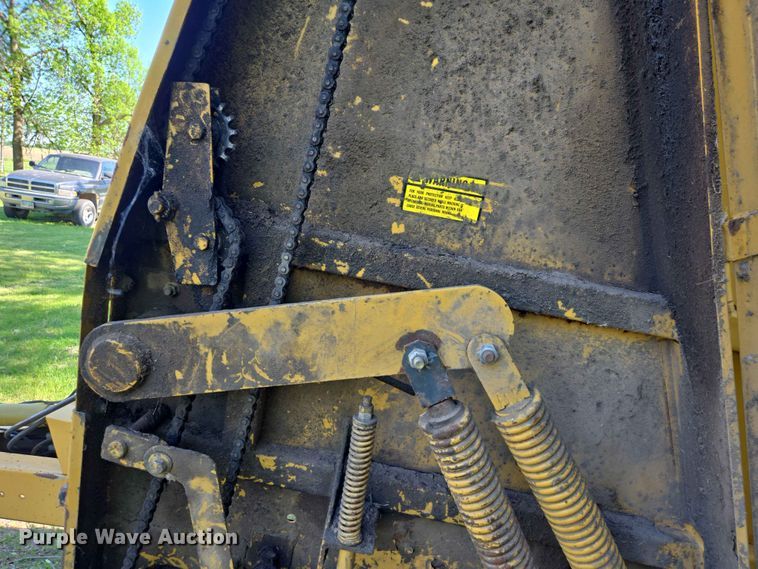 image for item DP8927 1988 Vermeer 504I round baler