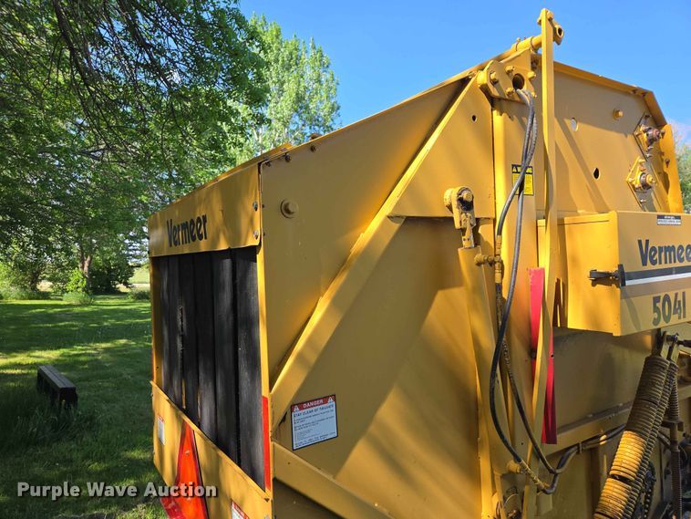 image for item DP8927 1988 Vermeer 504I round baler