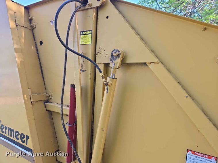 image for item DP8927 1988 Vermeer 504I round baler