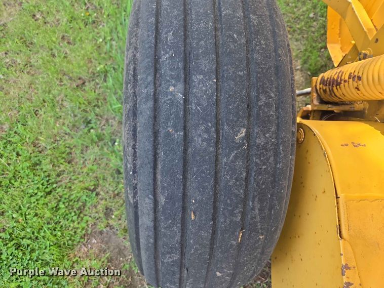 image for item DP8927 1988 Vermeer 504I round baler