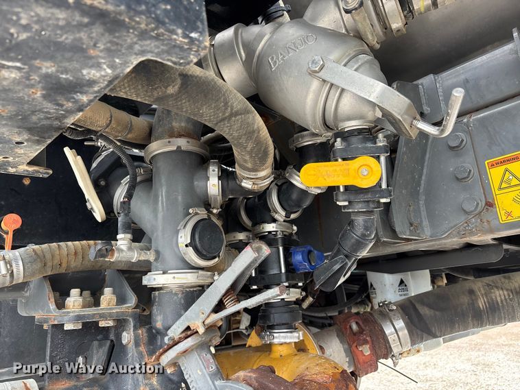 image for item DV4372 Rogator RG 1100B sprayer