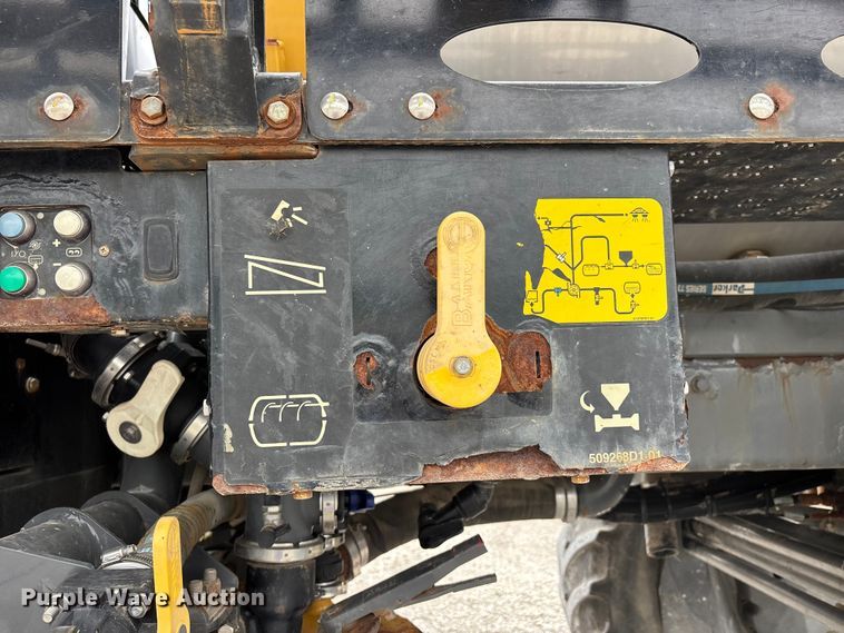 image for item DV4372 Rogator RG 1100B sprayer