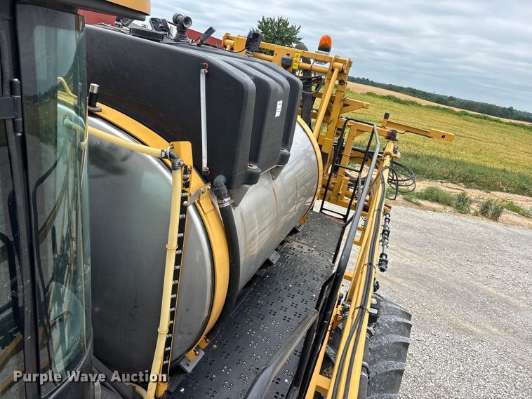 image for item DV4372 Rogator RG 1100B sprayer