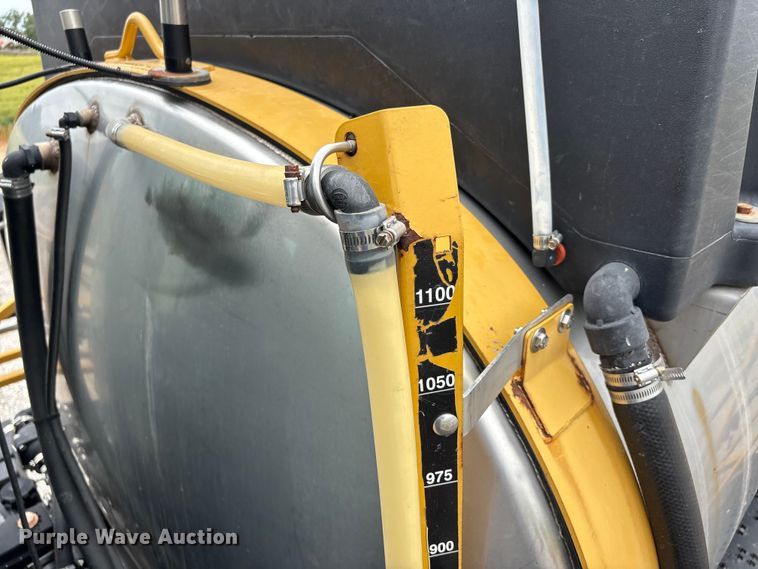 image for item DV4372 Rogator RG 1100B sprayer