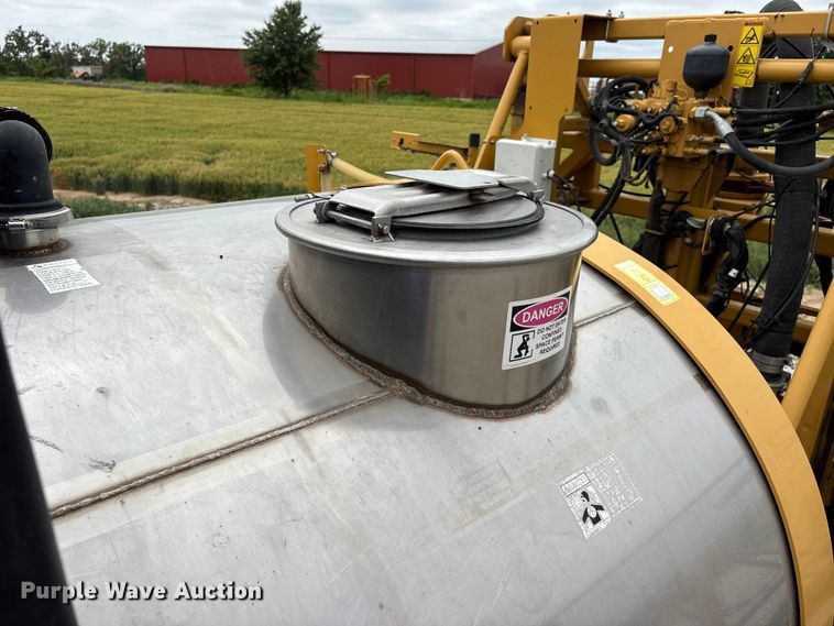 image for item DV4372 Rogator RG 1100B sprayer