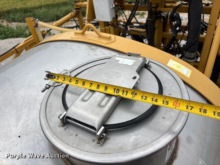 image for item DV4372 Rogator RG 1100B sprayer