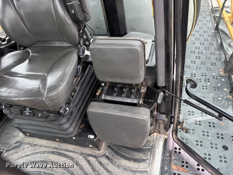 image for item DV4372 Rogator RG 1100B sprayer