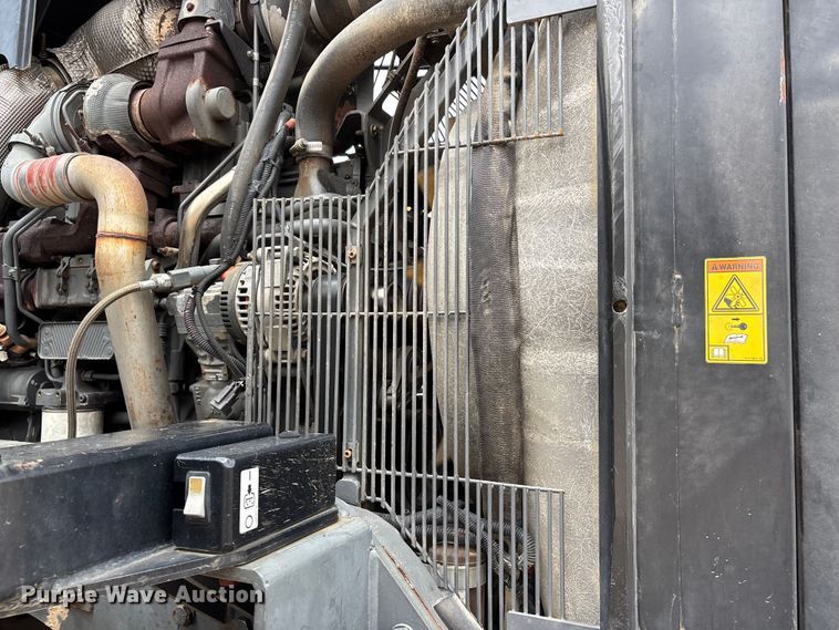 image for item DV4372 Rogator RG 1100B sprayer