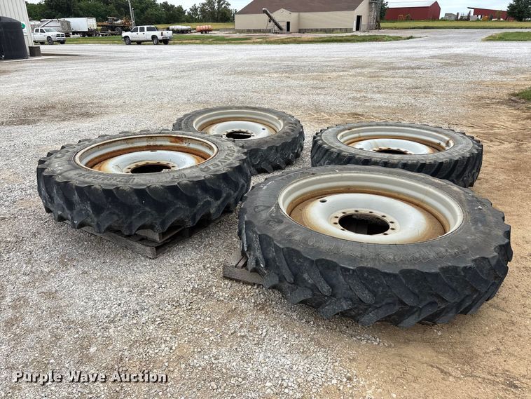 image for item DV4372 Rogator RG 1100B sprayer