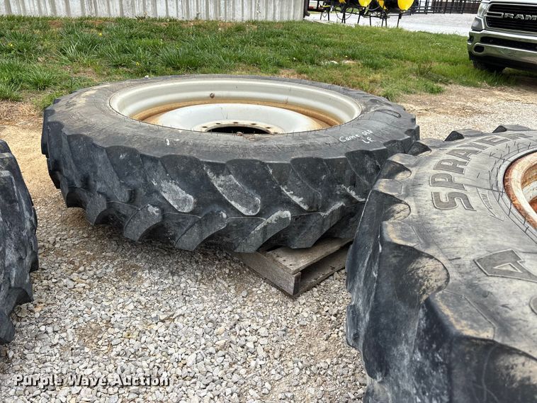 image for item DV4372 Rogator RG 1100B sprayer