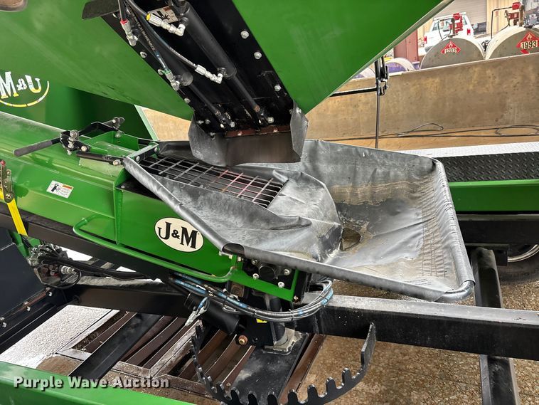 image for item DV4375 2012 J&M Mfg. SpeedTender 375ST seed tender