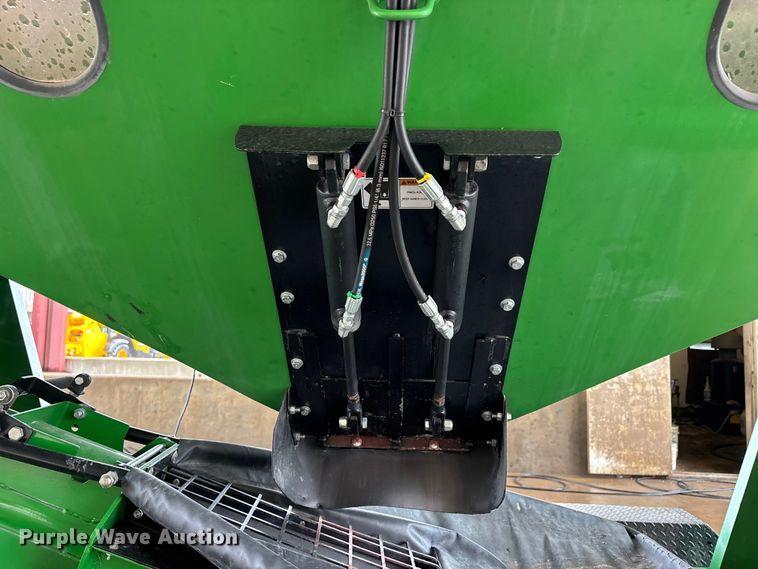 image for item DV4375 2012 J&M Mfg. SpeedTender 375ST seed tender