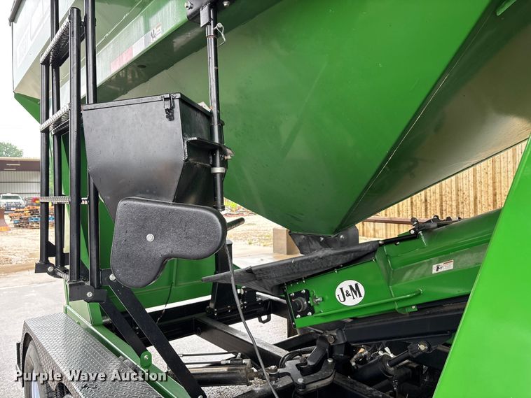 image for item DV4375 2012 J&M Mfg. SpeedTender 375ST seed tender