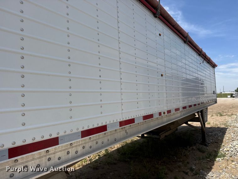 image for item DW6768 2019 Wilson DWH-650 Pacesetter grain trailer