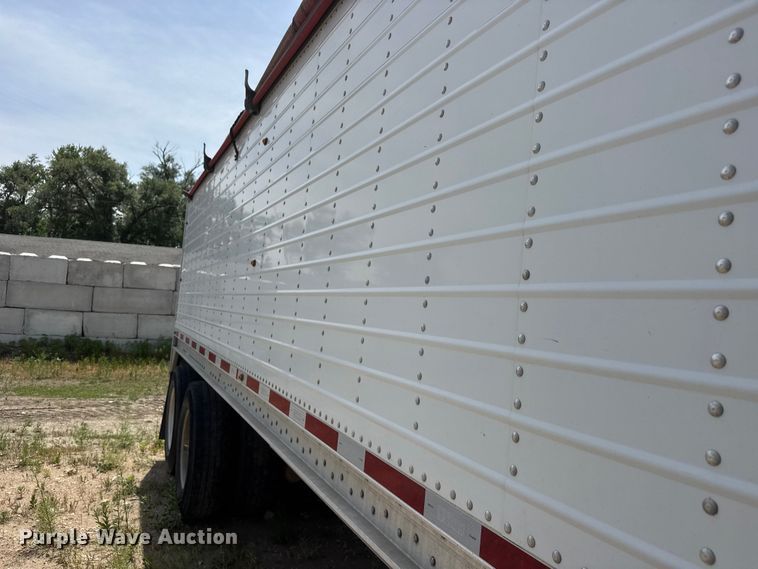 image for item DW6768 2019 Wilson DWH-650 Pacesetter grain trailer