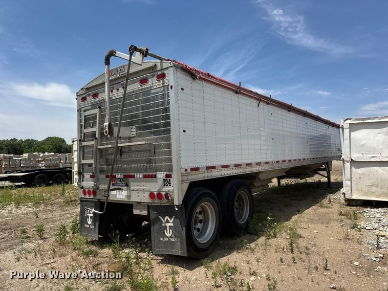 image for item DW6768 2019 Wilson DWH-650 Pacesetter grain trailer