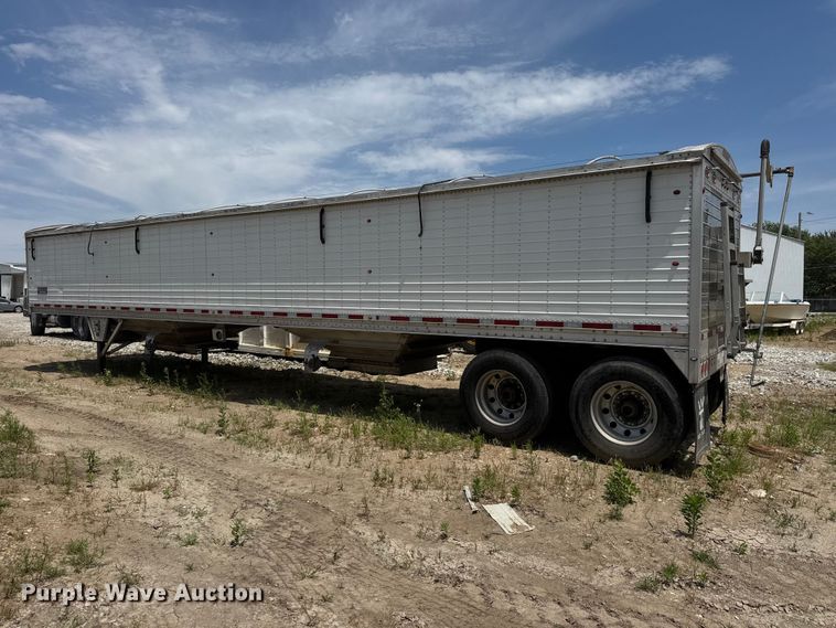 image for item DW6768 2019 Wilson DWH-650 Pacesetter grain trailer