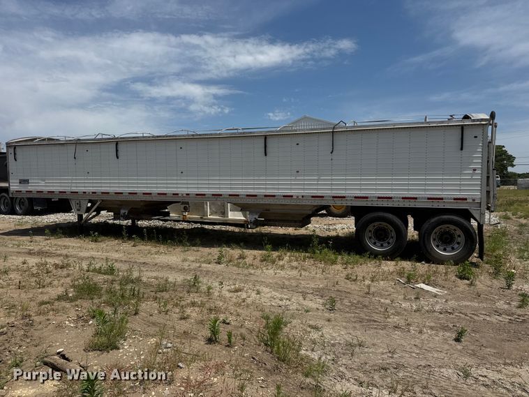 image for item DW6768 2019 Wilson DWH-650 Pacesetter grain trailer