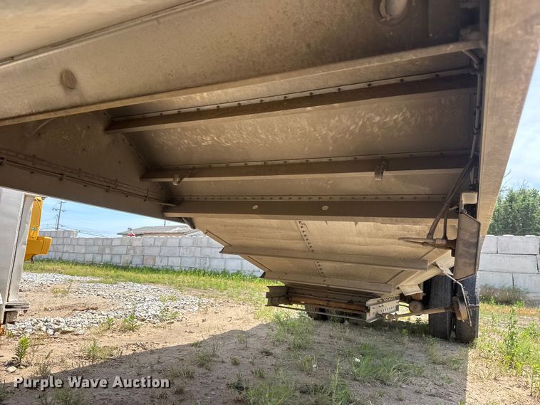 image for item DW6768 2019 Wilson DWH-650 Pacesetter grain trailer