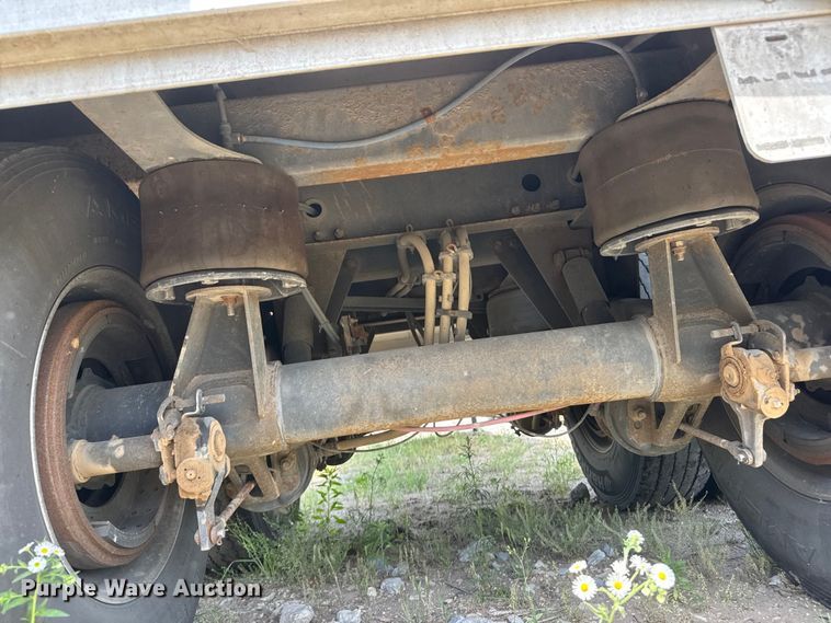image for item DW6768 2019 Wilson DWH-650 Pacesetter grain trailer