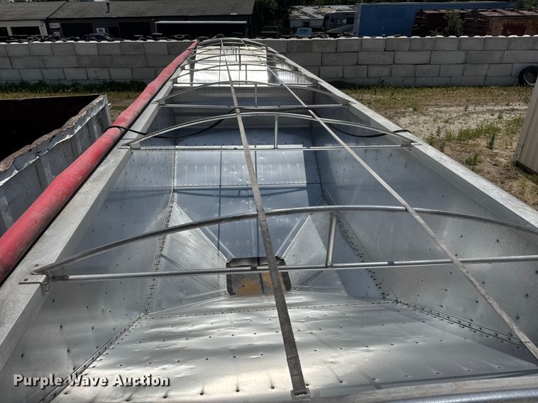 image for item DW6768 2019 Wilson DWH-650 Pacesetter grain trailer