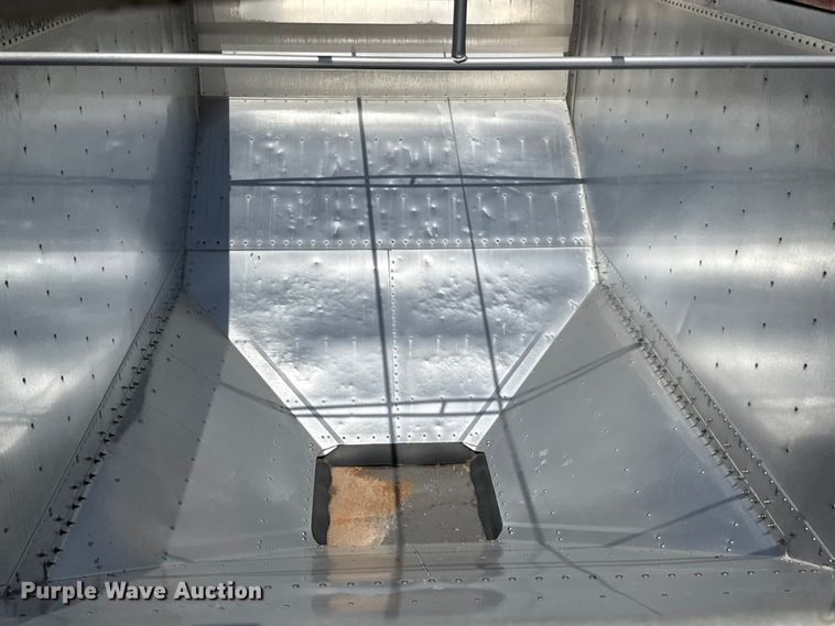 image for item DW6768 2019 Wilson DWH-650 Pacesetter grain trailer